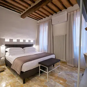 Hotel Torre Del Fuggisole, Sienne
